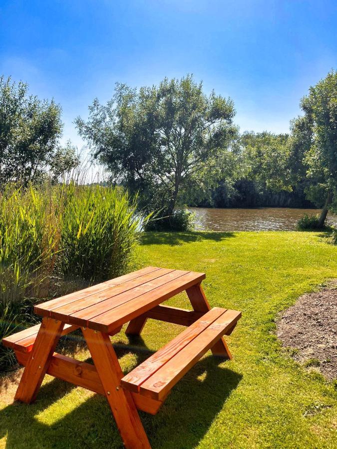 Pod Hotelkamer Aan Het Water Dokkum Esterno foto