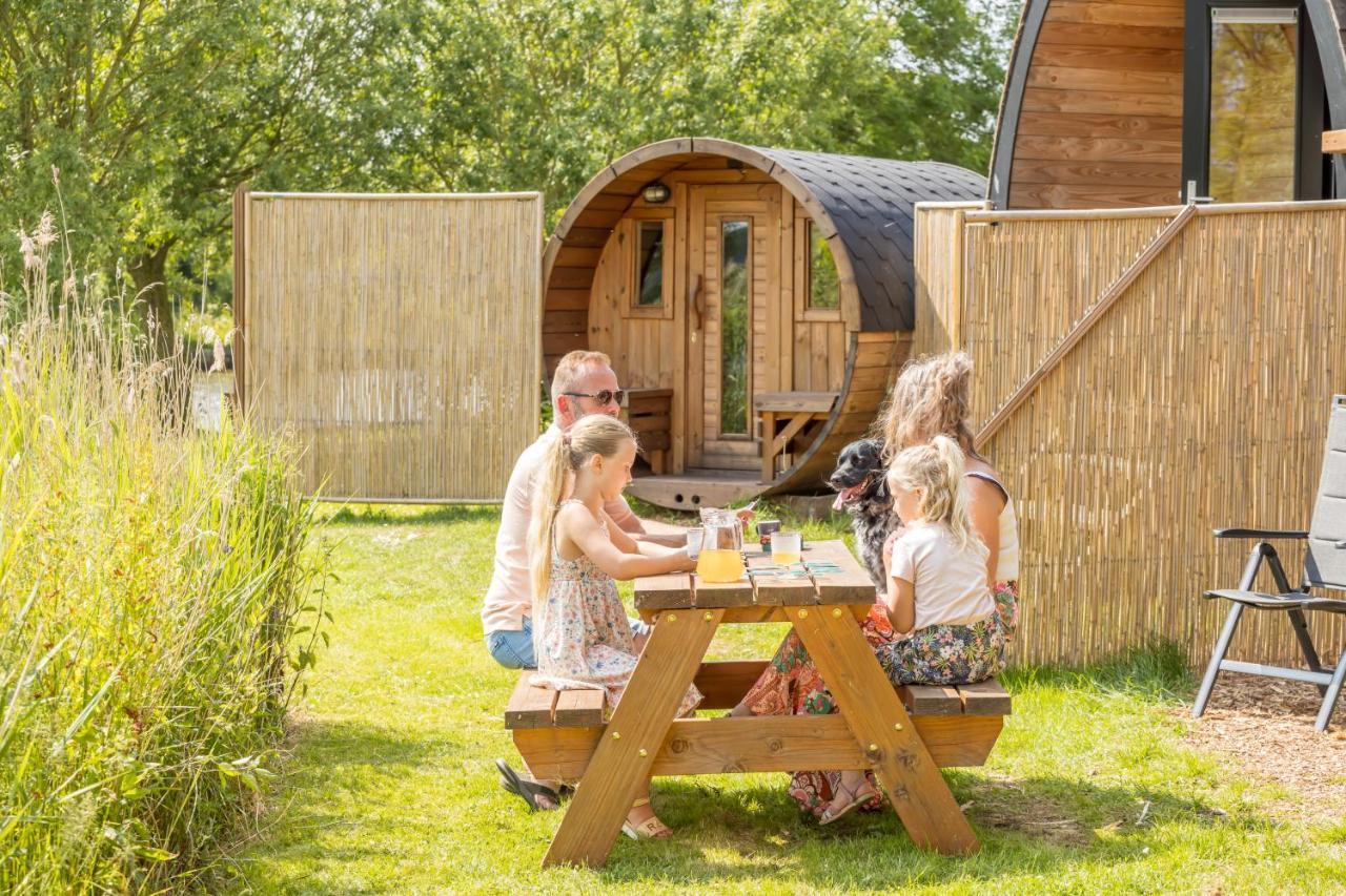 Pod Hotelkamer Aan Het Water Dokkum Esterno foto