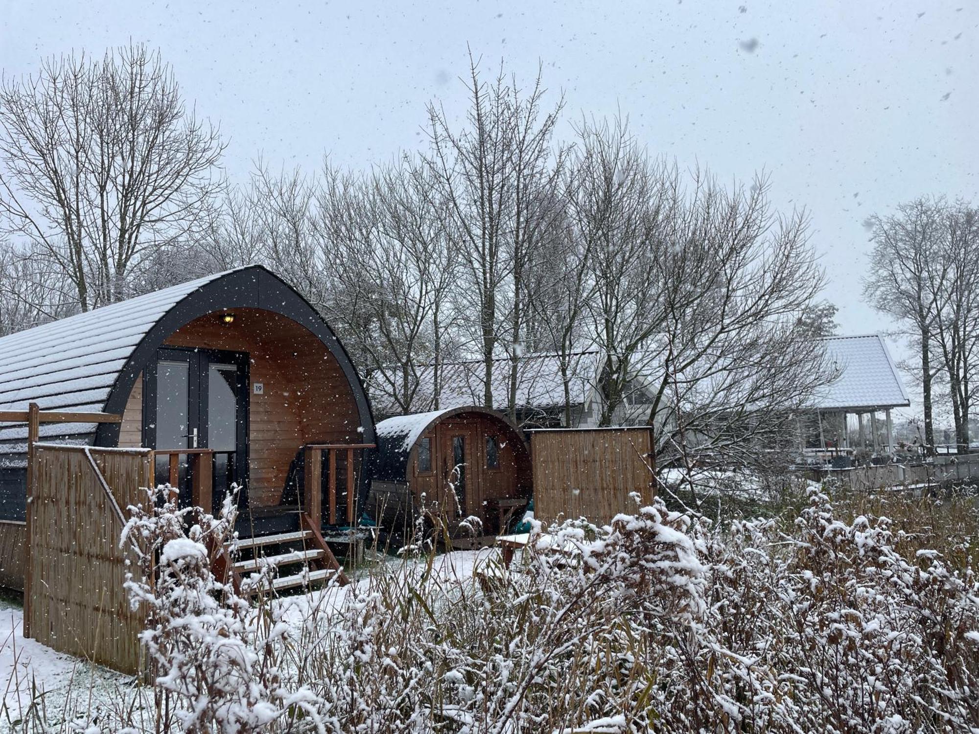 Pod Hotelkamer Aan Het Water Dokkum Esterno foto