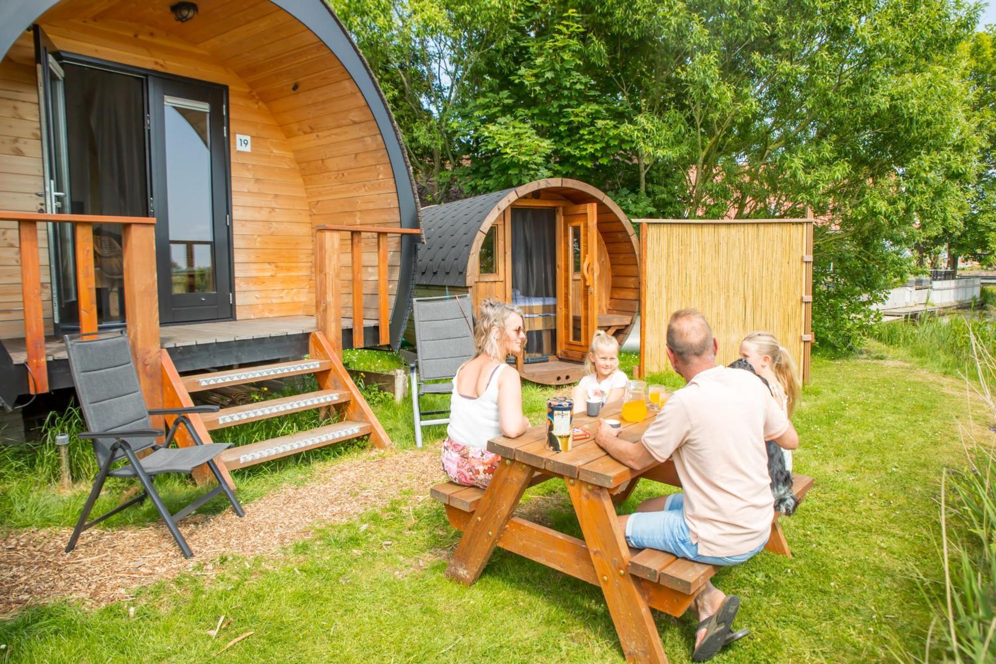 Pod Hotelkamer Aan Het Water Dokkum Esterno foto